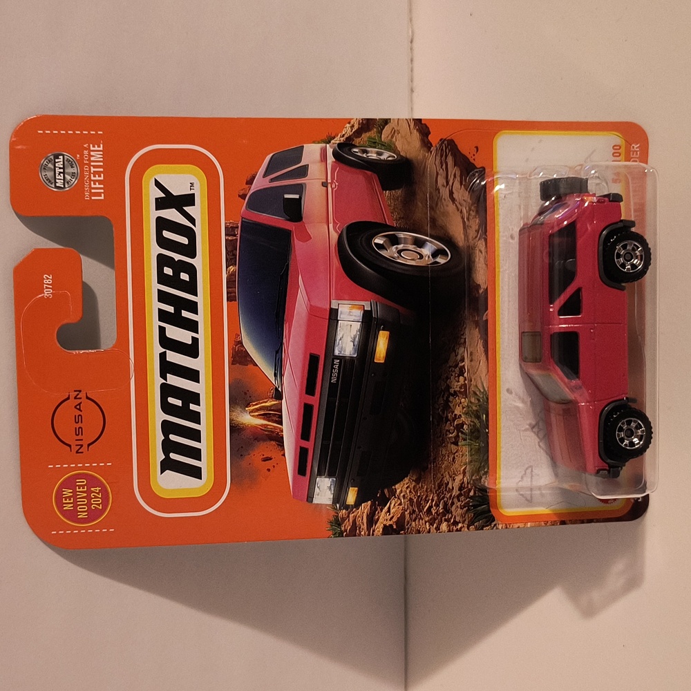 D1  Matchbox  1985  Nissan Pathfinder